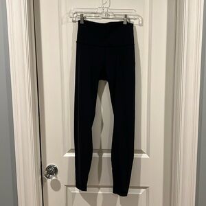 Lululemon wunder under black leggings; size 6